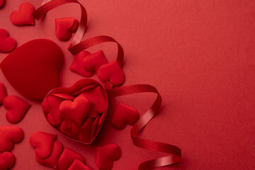 赤いたくさんのハートのバレンタインのイメージ
