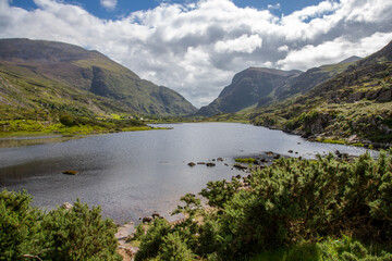 Fototapeta na wymiar Il Black Lake lungo il Gap of Dunloe nel Killarney National Park nella contea di Kerry - Ireland