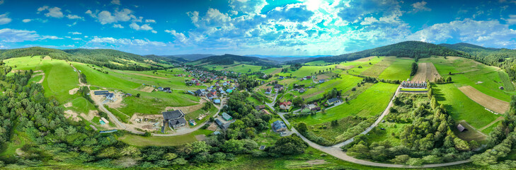 Lot nad Jastrzębikiem latem. Piękna, letnia panorama.