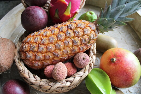 Corbeille de fruits exotiques