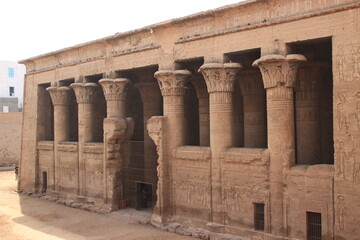 Fototapeta premium vue de droite du temple d'Esna ,Egypte (originale non retouchée)