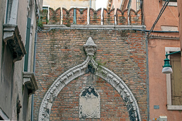 architectural elements on the wall and windows in Venice