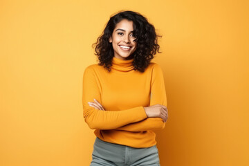 Obraz premium Young beautiful indian woman standing with crossed arms