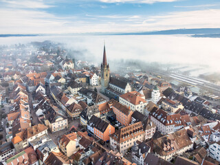 Luftbild von der Stadt Radolfzell am Bodensee mit dem Radolfzeller Münster und Marktplatz
