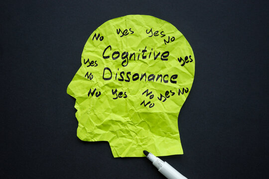 Paper head and handwritten inscription Cognitive dissonance.