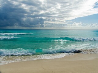 Fototapeta na wymiar Sunny day on the beach Cancun Mexico