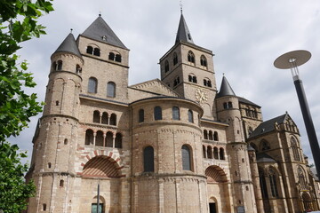Fototapeta na wymiar Dom Sankt Peter in Trier