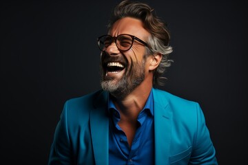 Obraz premium Cheerful young man in eyeglasses