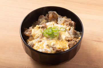 牛すじ卵とじ丼