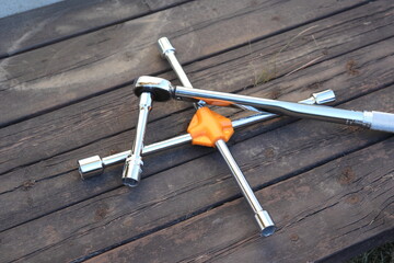 タイヤ交換の道具　トルクレンチ