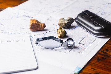 geologist using a loupe for rock and mineral identification and description