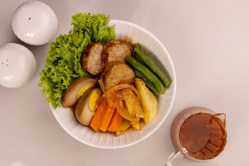 Selat Solo or Salat or Salad Solo is  Javanese Dish of Braised Beef Steak in Sweet Soy Sauce with Eggs, Potatoes and Vegetables.