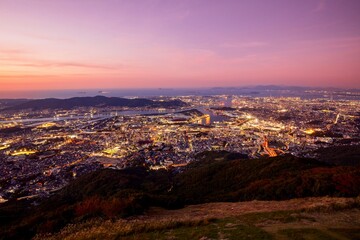 福岡県、皿倉山展望台から眺める北九州市の夕景（八幡製鉄所方面）