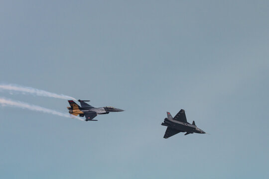 Soloturk and Bayraktar Kizilelma on the sky.