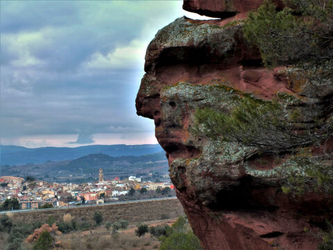Vista de el Gigante con Falset al fondo