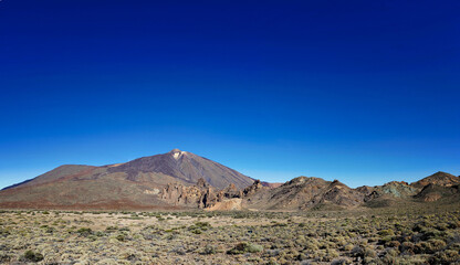 Blick auf den Vulkan Teide und die Landschaft in Teneriffa