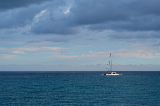 Segelboot Katamaran vor Anker bei Costa Calma auf Fuerteventura