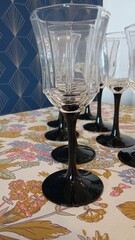 Verre à vin cristal d’Arques Luminarc octogonal modèle Octime Black Esso