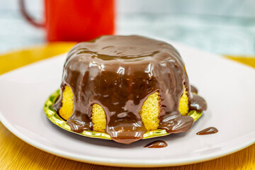 Bolo de Cenoura com cobertura de chocolate 