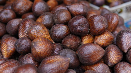 snake fruits in market