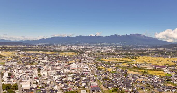 空撮 - 日本の長野県佐久市 都市風景 秋 ビジネス素材 観光素材 ドリーアウト