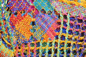 texura colorida de roupa artesanal 