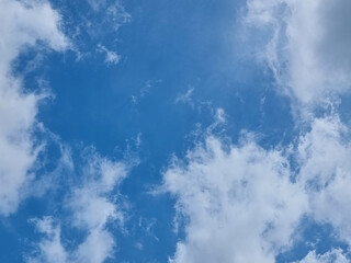 Obraz premium abstract outdoor blue sky high white group clouds background in summer gradient light beauty background. beautiful bright cloud and calm fresh wind air