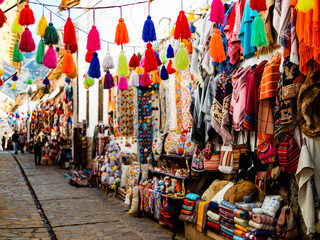 Colorful alley with handmade souvenirs in traditional Pisac market, Sacred valley of Inca, Cusco region, Peru
 - obrazy, fototapety, plakaty