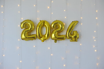 2024 fundo com balões dourados de ano novo, prosperidade e riqueza em 2024
