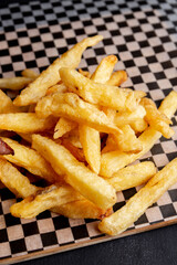 porcion de papas fritas para envolver para delivery