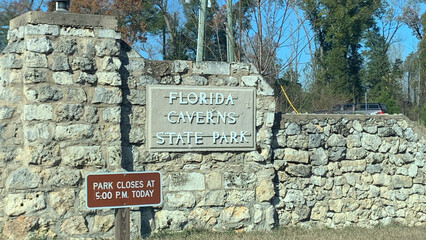 Fototapeta na wymiar Florida Caverns state park entrance sign