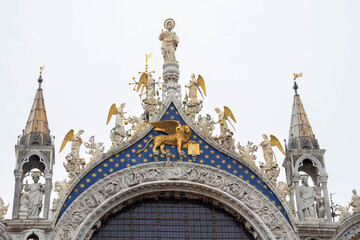 Obraz premium Architecture details of the amazing San Marco Basilica in St. Mark Square, famous tourist attraction in Venice, Italy