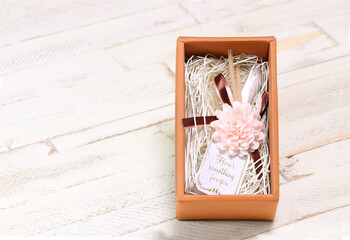 プレゼントイメージ　リボンと花　here's something for you