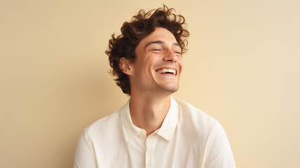 Obraz premium Happy smiling young adult man on a solid background