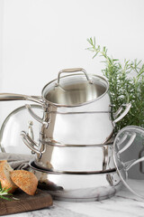 Set of stainless pots with lids 