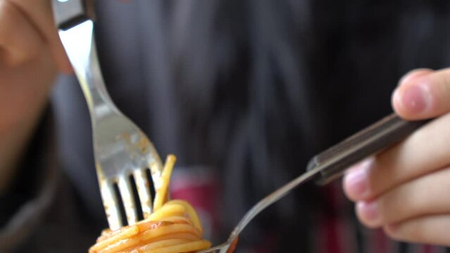 to eat spaghetti