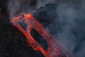 Foto auf Alu-Dibond Eruptive vent with lava emis at the top of the Etna volcano © Wead