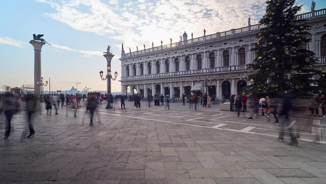 Timelapse video of Piazzetta San Marco in Venice, Italy