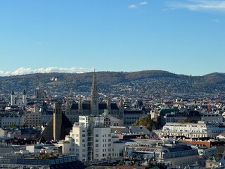 Fototapeta premium Vue des toits de la cathédrale Saint Etienne de Vienne (Autriche) en Novembre 2023
