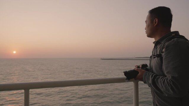 people watches sunset on sea