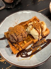 ice cream waffle 