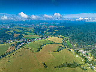 Lot nad Leluchowem latem. Piękny, letni krajobraz. © rogozinski