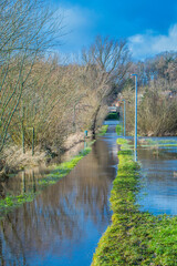 Überfluteter Gehweg in den Schwingewiesen, Stade, Niedersachsen