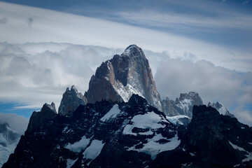 Cerro Fitz Roy entre nubes El Chaltén Argentina