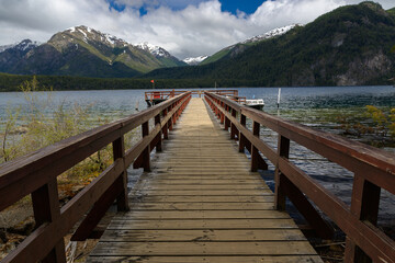Muelle en Lago del Parque Nacional los Alerces, Argentina