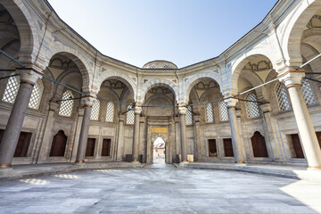 Obraz premium A beautiful view of the Nuruosmaniye Camii, the mosque near the Grand Bazaar in Istanbu