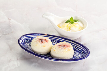 Curd pancakes with sour cream