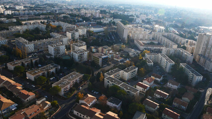Obraz premium Photo aérienne Montpellier quartier petit bard Cévennes Hérault réhabilitation urbaine immeubles quartiers Nord Montpellier 