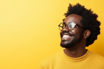 Obraz premium Handsome african american man wearing glasses on yellow background