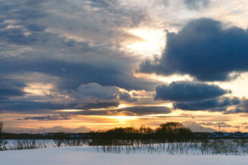 雪原の夕日